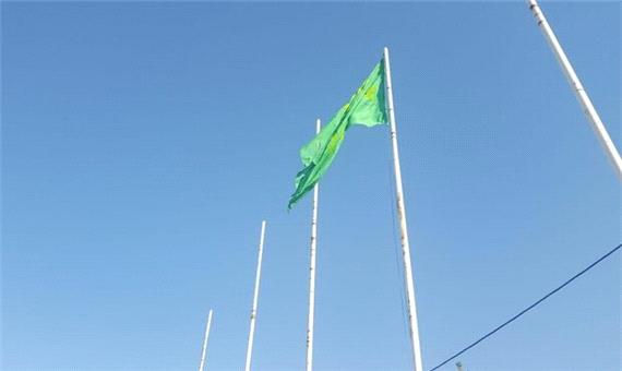 اهتزاز پرچم امام رضا(ع) بر بام خرم‌آباد