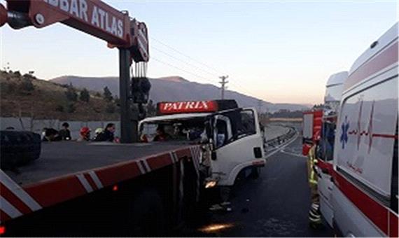 تصادف شدید کامیونت با خاور در تهران