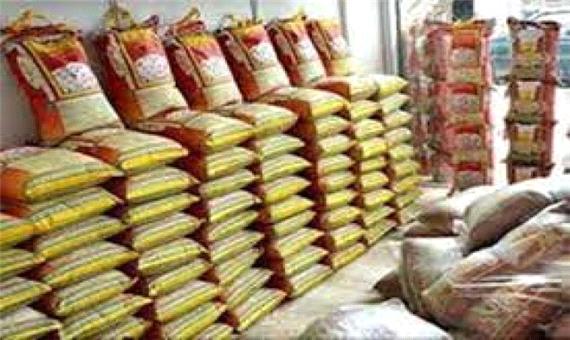 آماده بودن برنج هندی، روغن و مرغ برای توزیع در بازار لرستان