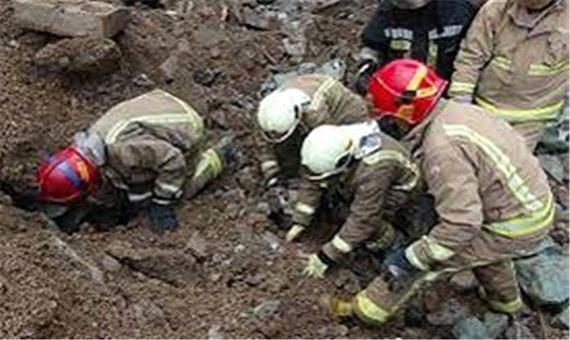 نجات 2 کارگر از زیر آوار در بروجرد