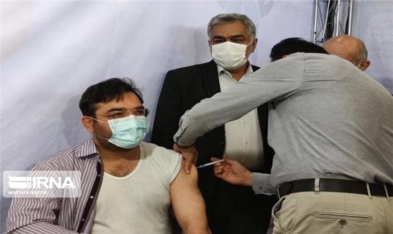 واکسیناسیون کارکنان شبکه بانکی در خرم‌ آباد آغاز شد